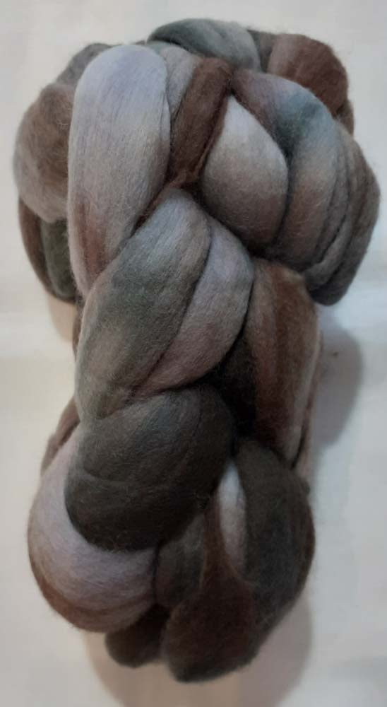 NUBE Hand Dyed Merino Roving